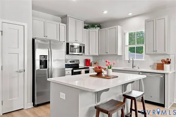 10877 Genito Square DR, Midlothian, VA 23112