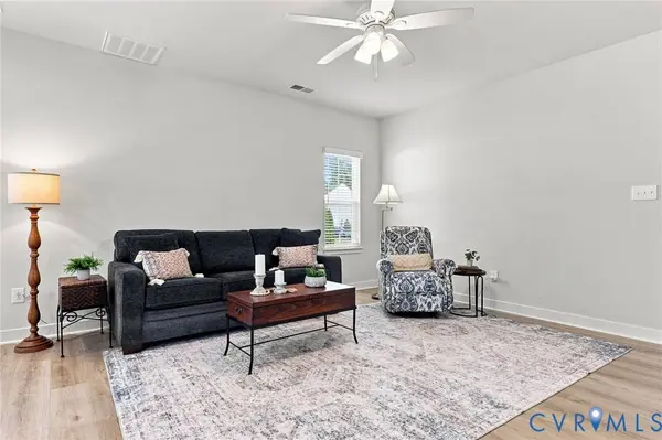 10877 Genito Square DR, Midlothian, VA 23112