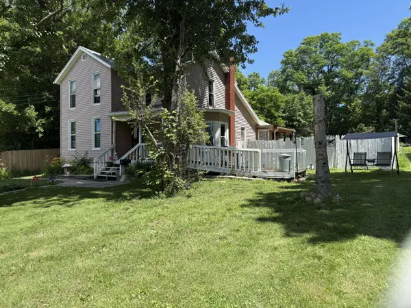 841 N Waterloo Avenue, Jackson, MI 49202