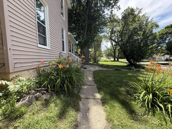 841 N Waterloo Avenue, Jackson, MI 49202
