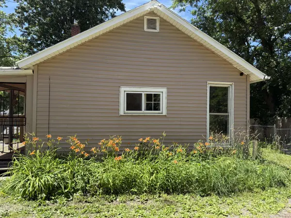 841 N Waterloo Avenue, Jackson, MI 49202