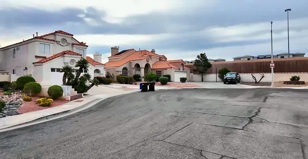 Living in Green Valley, Henderson NV (2026): Prices, Parks & Pros/Cons
