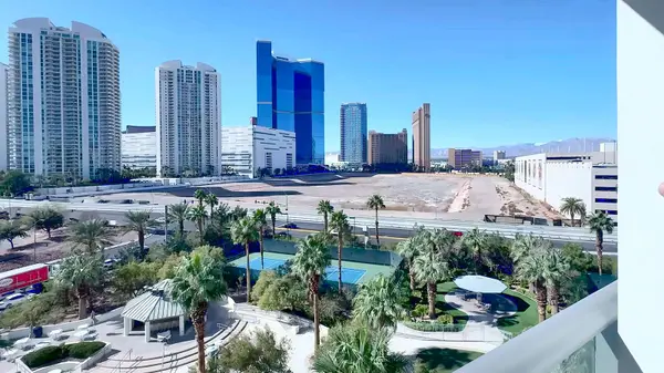 Turnberry Towers Las Vegas Condos (2026): Prices, HOA & Amenities