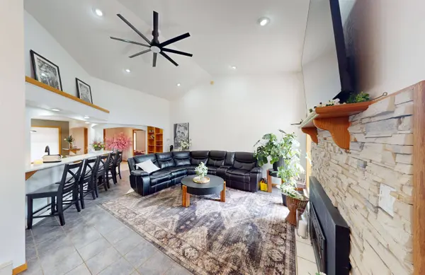 6659 Riverview Rd, Riverton, WY 82501