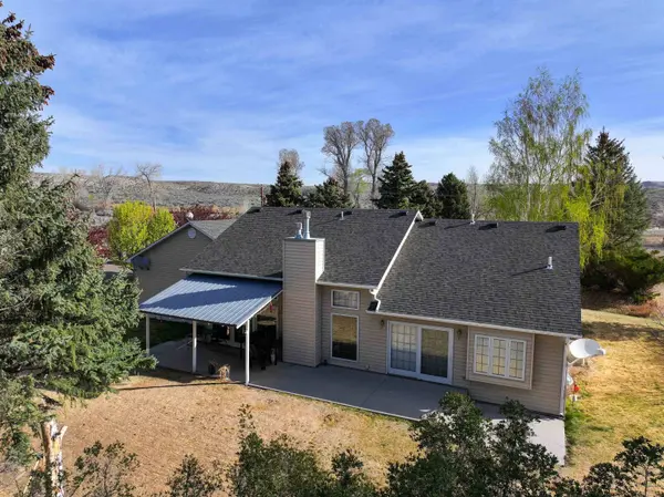 6659 Riverview Rd, Riverton, WY 82501