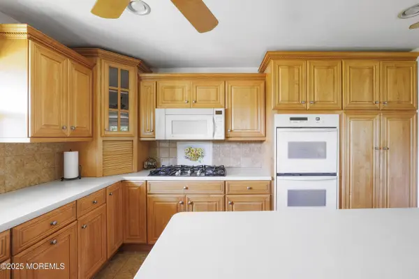 17 Cavan Lane, Hazlet, NJ 07730