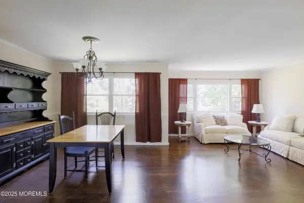 17 Cavan Lane, Hazlet, NJ 07730