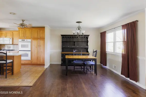 17 Cavan Lane, Hazlet, NJ 07730