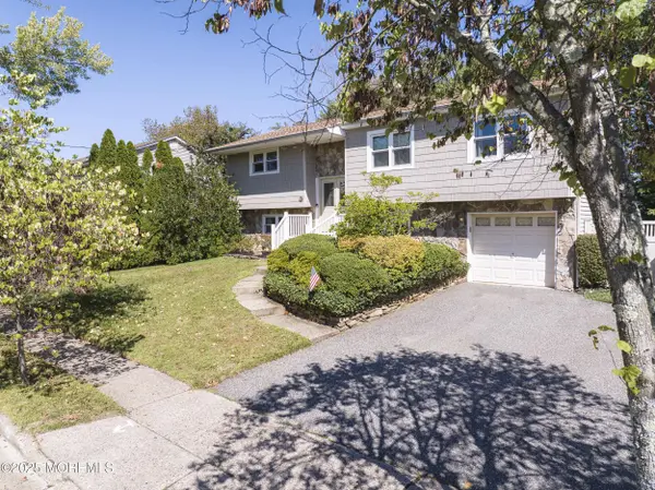 17 Cavan Lane, Hazlet, NJ 07730