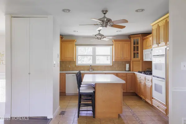 17 Cavan Lane, Hazlet, NJ 07730