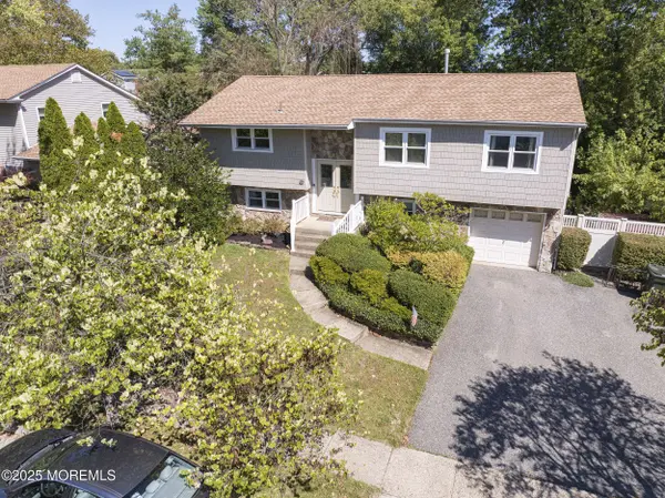 17 Cavan Lane, Hazlet, NJ 07730