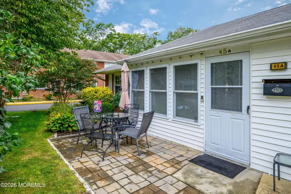 45 Cambridge Court, Lakewood, NJ 08701