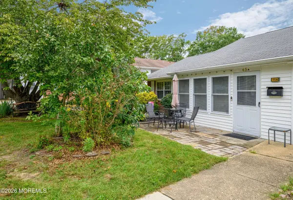 45 Cambridge Court, Lakewood, NJ 08701