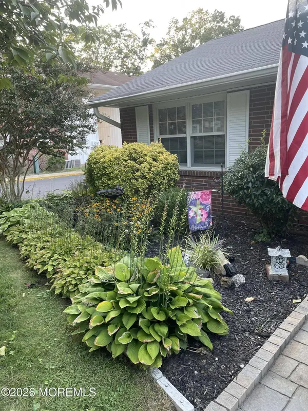 45 Cambridge Court, Lakewood, NJ 08701