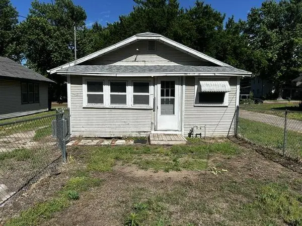 1221 N 4TH, Arkansas City, KS 67005