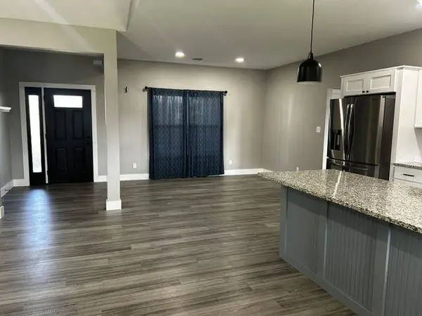 104 Castle Pines Dr, Arkansas City, KS 67005