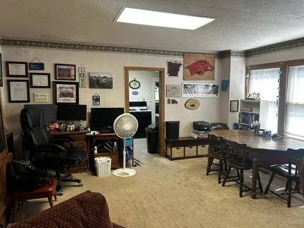 918 N 4th St, Arkansas City, KS 67005