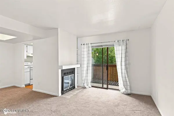 7342 Huntsmen CIR, Anchorage, AK 99518