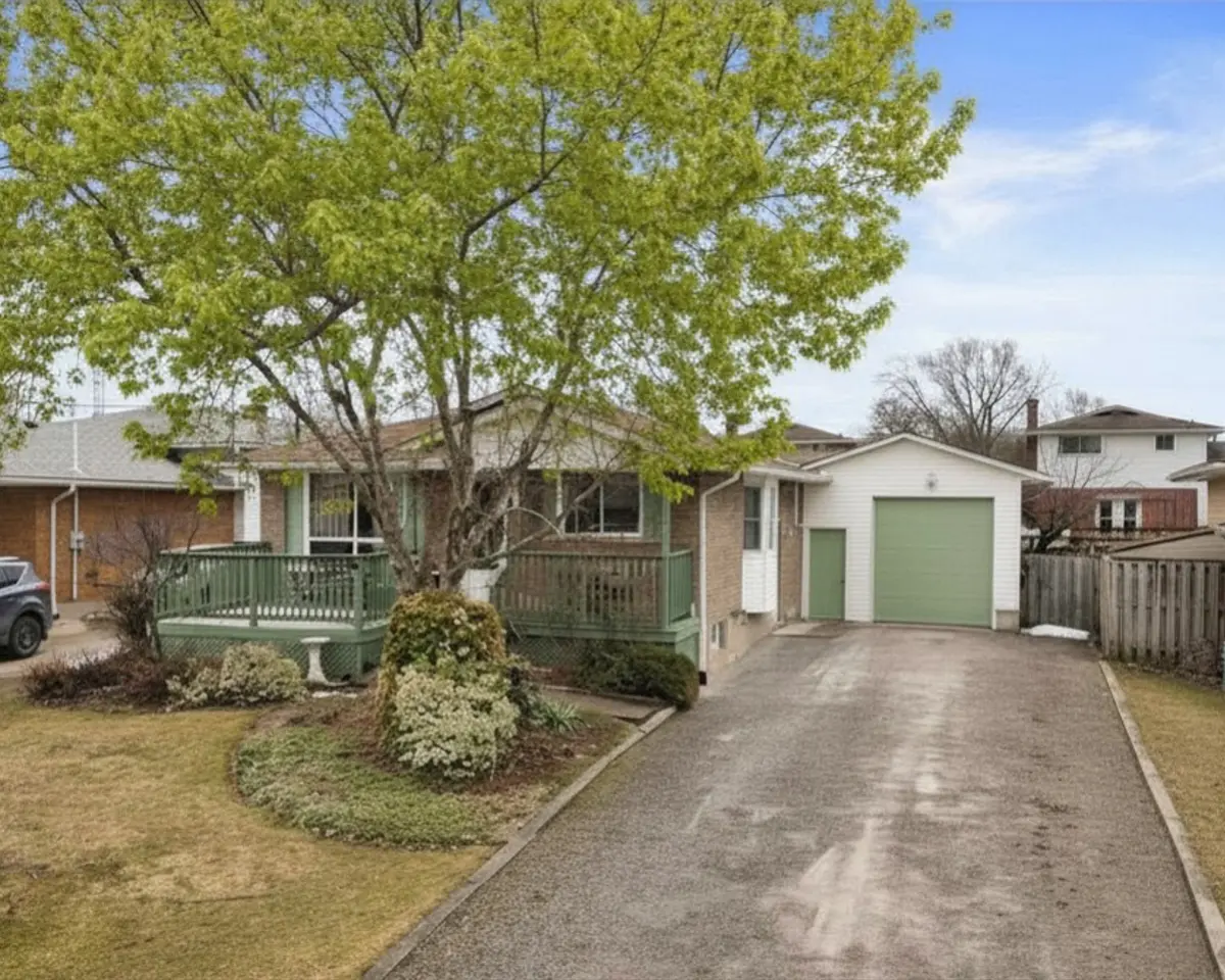 20 Brackencrest Rd, St Catharines, ON L2P 3K8