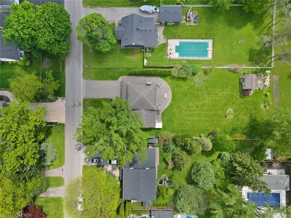 17 Montgomery Road, Welland, ON L3C 2Y2