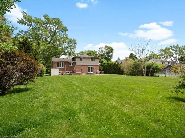 17 Montgomery Road, Welland, ON L3C 2Y2