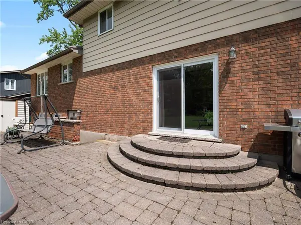 17 Montgomery Road, Welland, ON L3C 2Y2