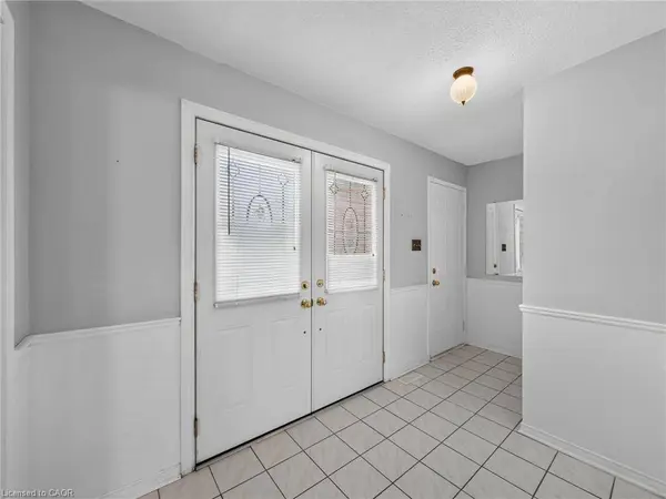 60 Attwood Drive, Cambridge, ON N1T 1L4