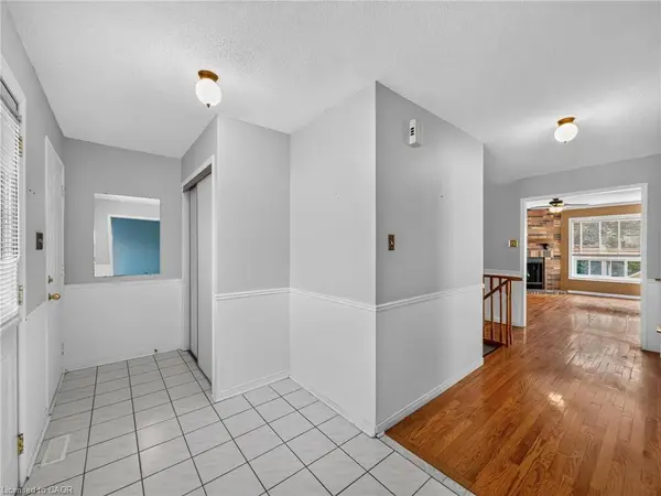 60 Attwood Drive, Cambridge, ON N1T 1L4