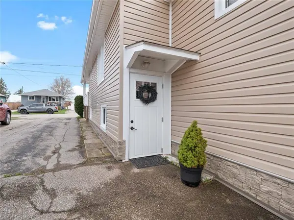 65 Christmas Street, Port Colborne, ON L3K 1M4