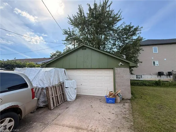 4 Conlon Crescent, Thorold, ON L2V 2M7