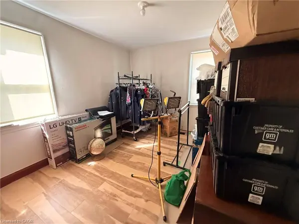 4 Conlon Crescent, Thorold, ON L2V 2M7