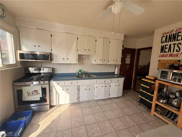 4 Conlon Crescent, Thorold, ON L2V 2M7