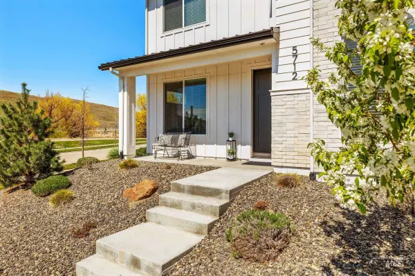 5712 W Elk Trail St, Eagle, ID 83714