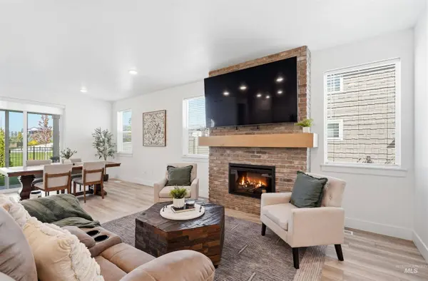 8244 W Pacific Yew St, Eagle, ID 83616