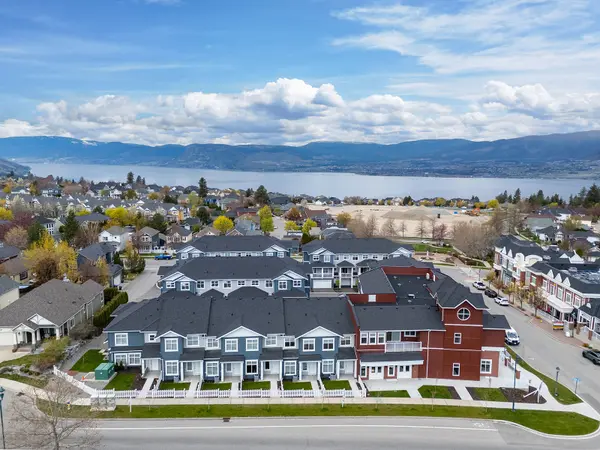 Parallel 4 - Townhomes & Condos in Kettle Valley