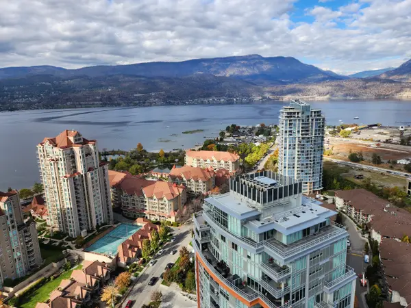 Views-of-Kelowna-from-a-One-Water-St-Penthouse-scaled