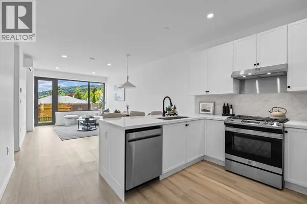3210 Salmon RD #10, West Kelowna, BC V4T1A7
