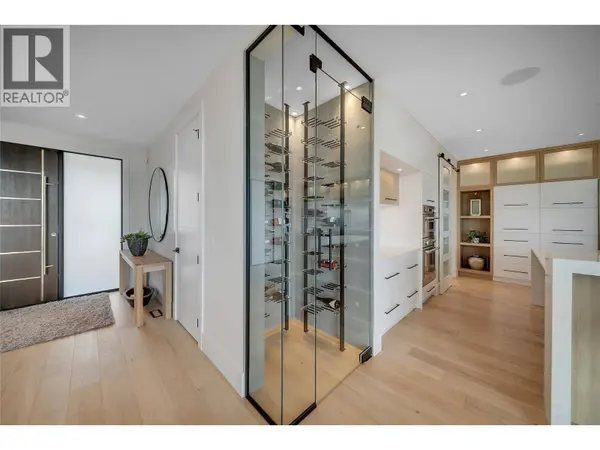 5725 Mountainside Drive, Kelowna, BC V1W5L6