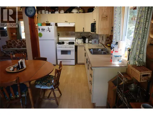 Cabin #20 Hatheume Lake Resort Lot# 5835, Peachland, BC V1V1V1