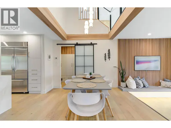 985 Manhattan Drive, Kelowna, BC V1Y1H7