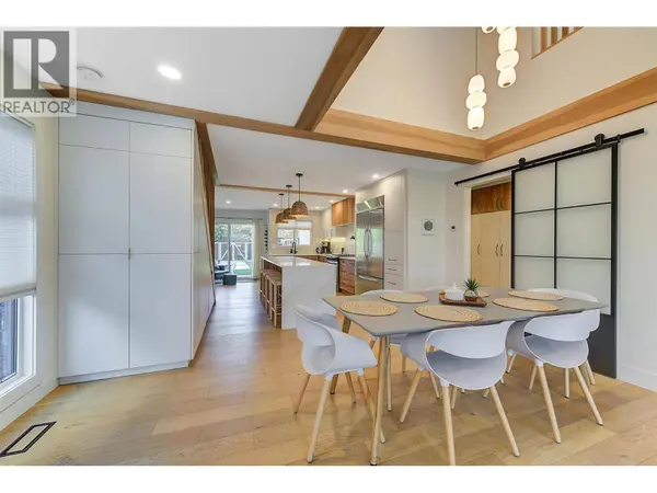 985 Manhattan Drive, Kelowna, BC V1Y1H7