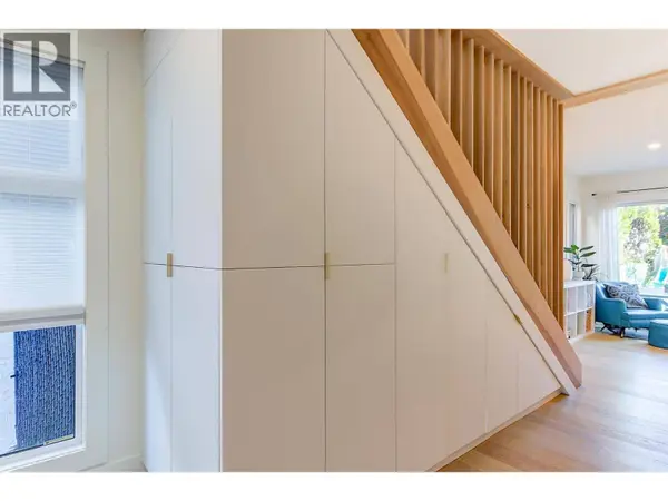 985 Manhattan Drive, Kelowna, BC V1Y1H7