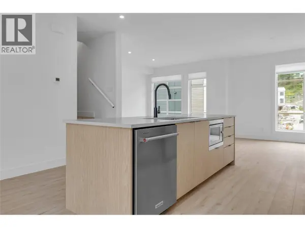 1455 Cara Glen CT #132, Kelowna, BC V1V3B8