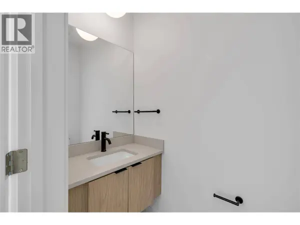 1455 Cara Glen CT #132, Kelowna, BC V1V3B8