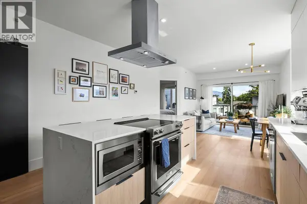 640 Wardlaw AVE #303, Kelowna, BC V1Y5B7