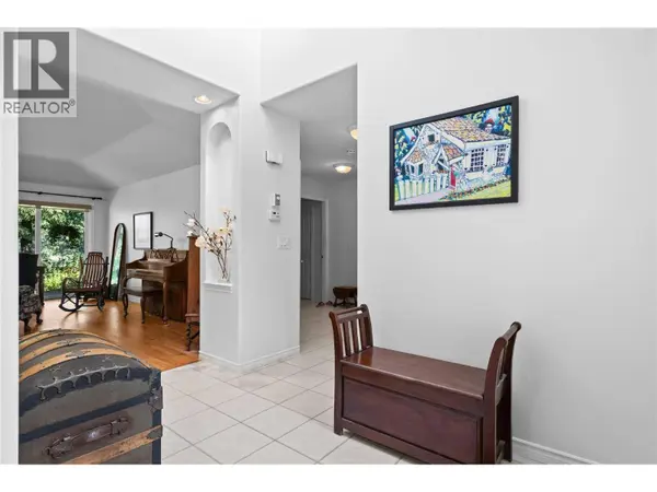 3889 Gallaghers Grange, Kelowna, BC V1W3Z9