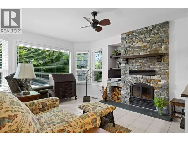 3889 Gallaghers Grange, Kelowna, BC V1W3Z9