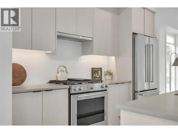 1455 Cara Glen CT #131, Kelowna, BC V1V3B8
