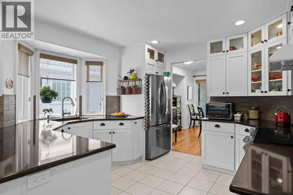 3889 Gallaghers Grange, Kelowna, BC V1W3Z9