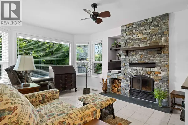 3889 Gallaghers Grange, Kelowna, BC V1W3Z9